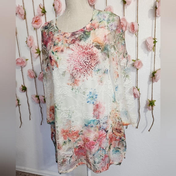 CAL Style Tunic floral lace blouse - Picture 4 of 6